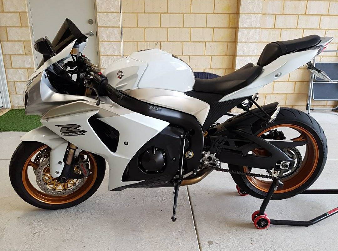 Upgraded Suzuki GSXR1000 with Brembo and Hel callipers