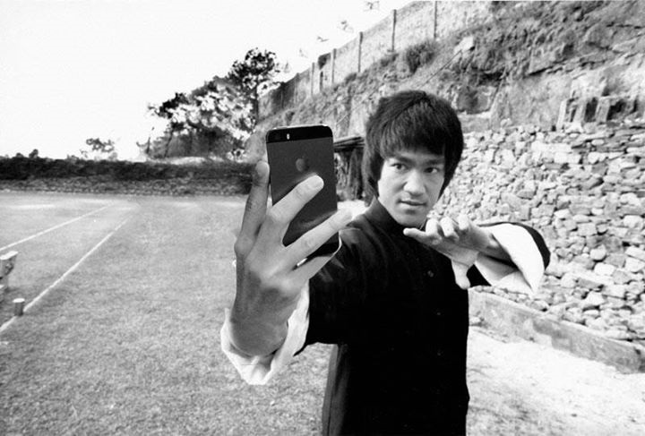 Bruce Lee Quotes Yokai - Bruce Lee doing one handed push-up, using only ...