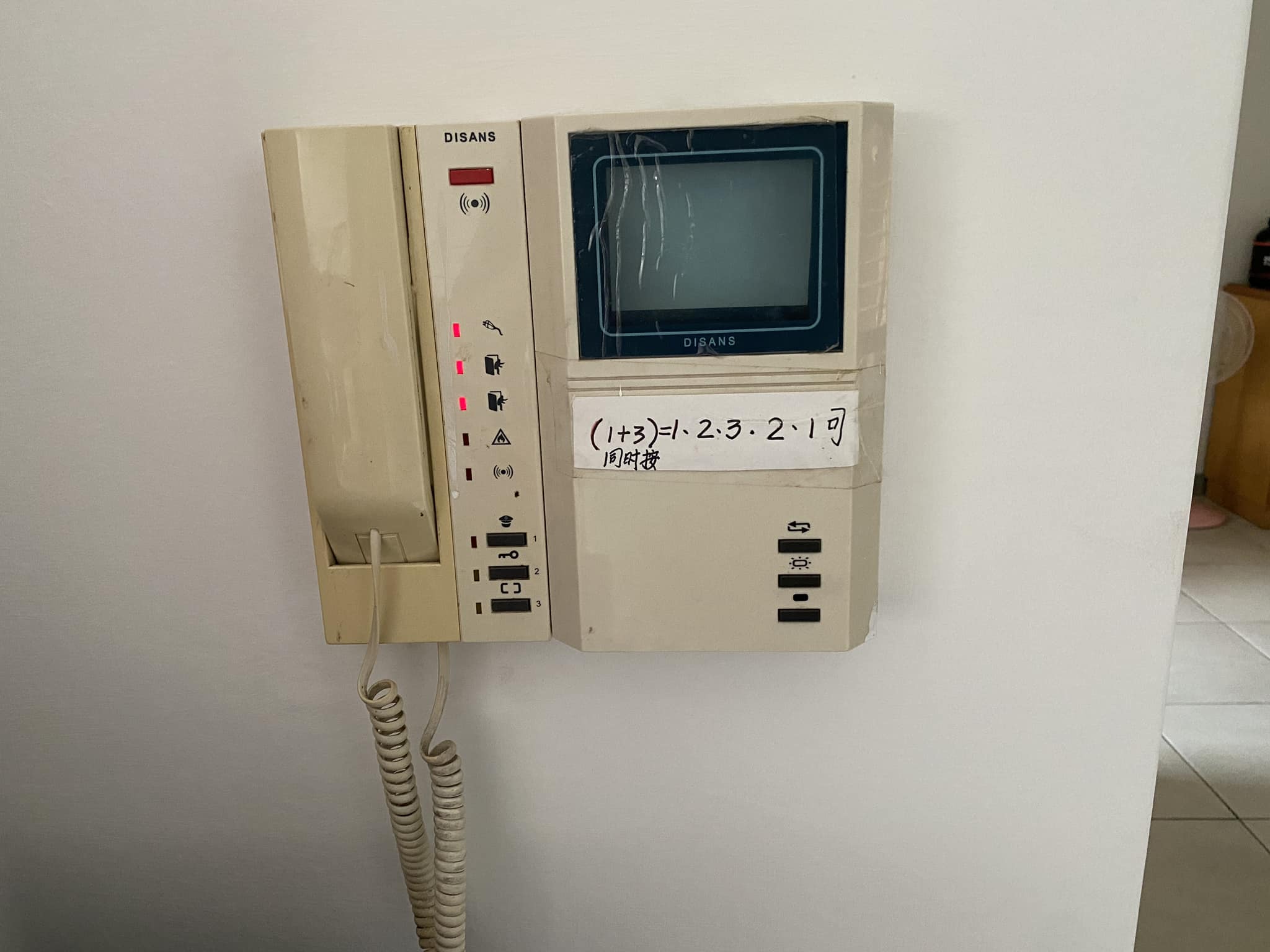 公寓社區對講機疑難雜症交流園地 | 請問.. 最近家裡的對講機會出現雜音 且燈號會不固定跳閃 請問建議要怎麼解決這個問題? 謝謝 ...