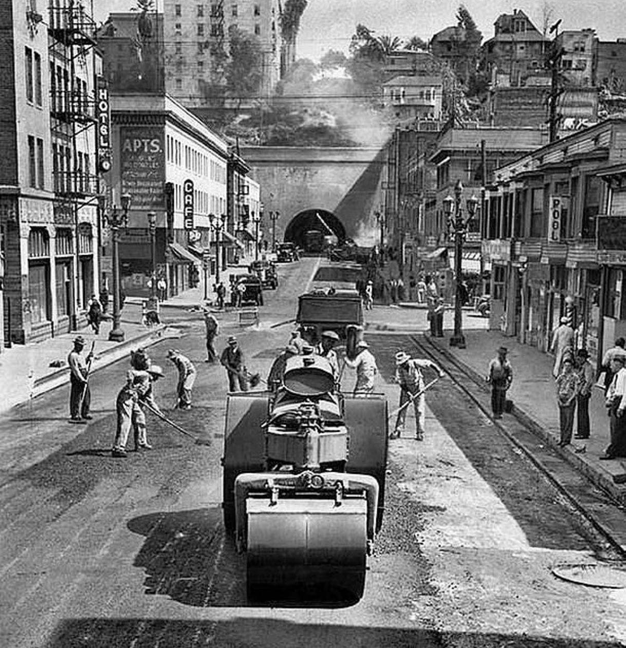 Los - Repaving 3rd Street near Figueroa, Los Angeles (1944) During, Los ...