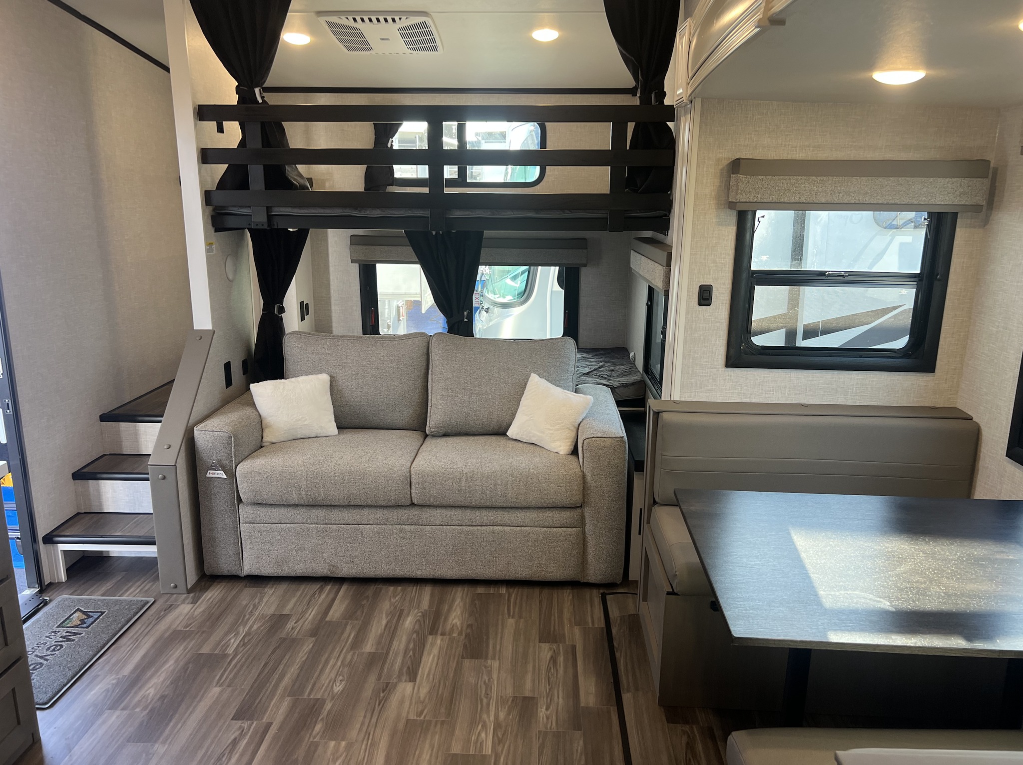 Starcraft RV - This fifth wheel is a showstopper! Have you... | Facebook