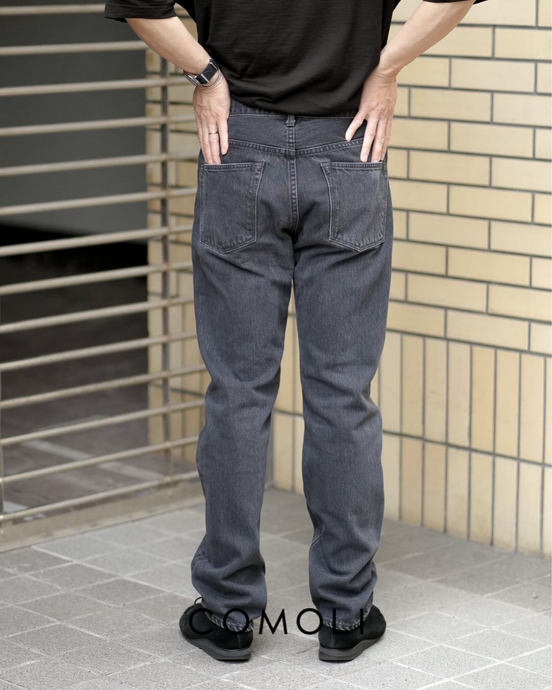 COMOLI ⠀ “ デニム 5Pパンツ ” lot : C03-03003 color：FADE BLACK