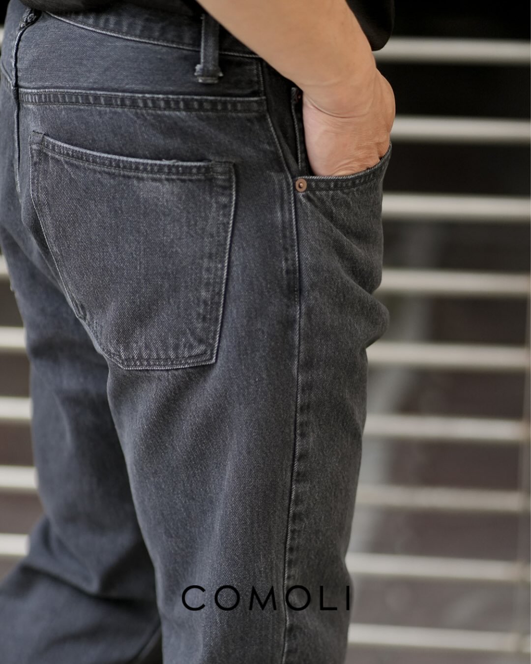 COMOLI ⠀ “ デニム 5Pパンツ ” lot : C03-03003 color：FADE BLACK