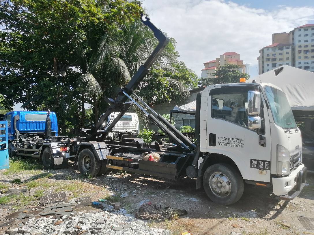Lori Roro 14 kaki untuk dijual.