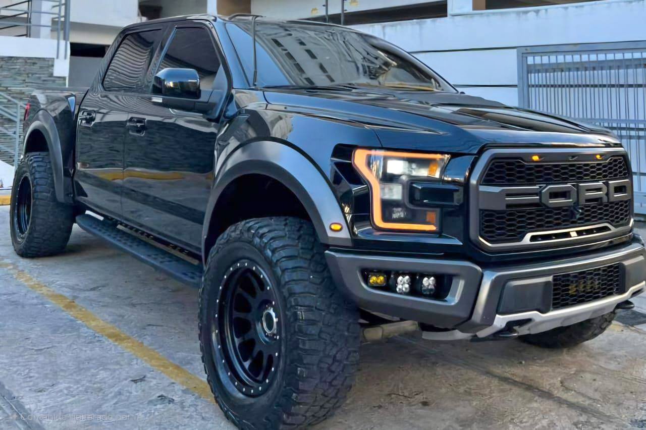 Se vende FORD RAPTOR 4x4 2018 Clean leer la descripción 👇 Tel [hidden ...
