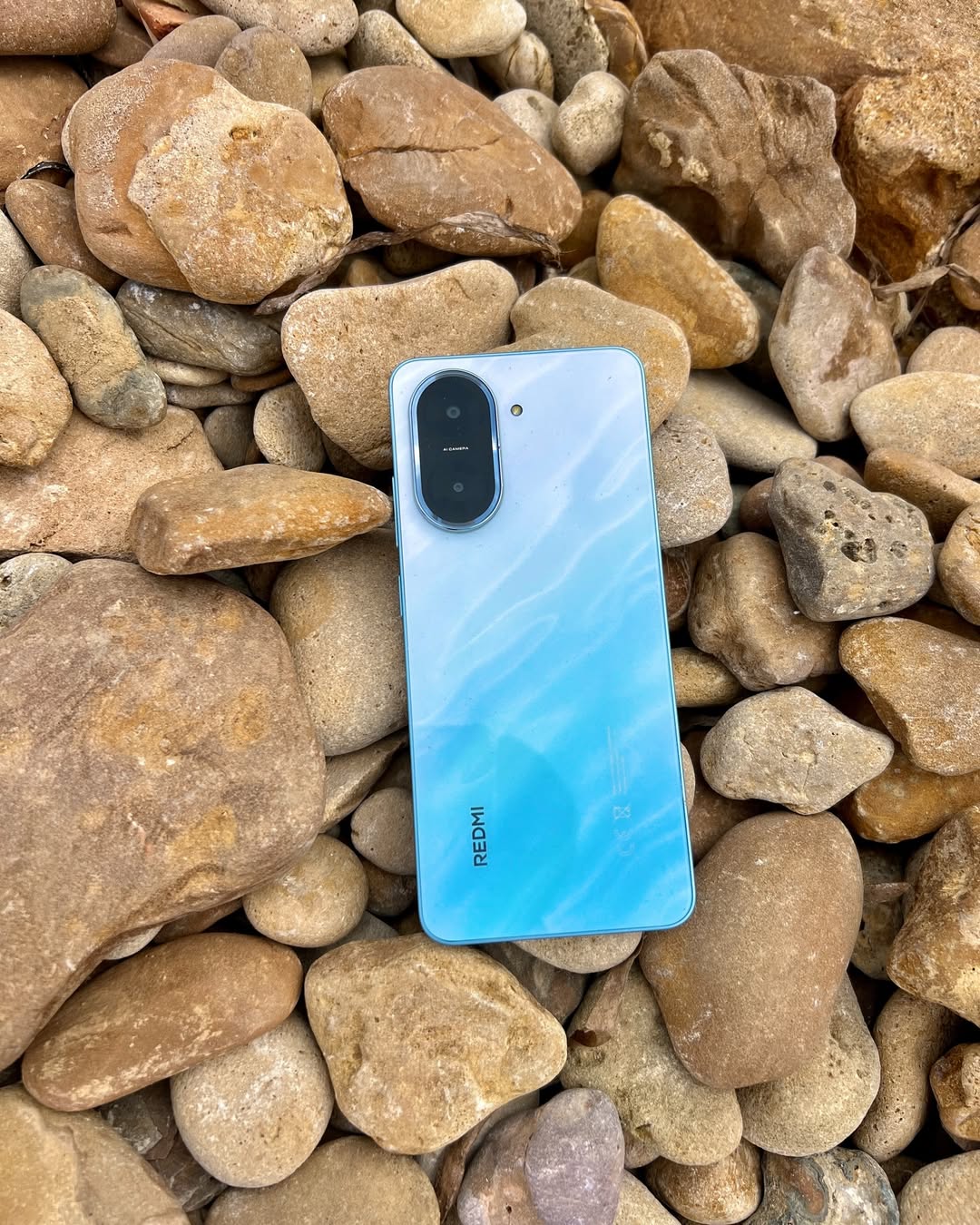 As fresh as the ocean breeze, the Redmi A5 in Ocean Blue is