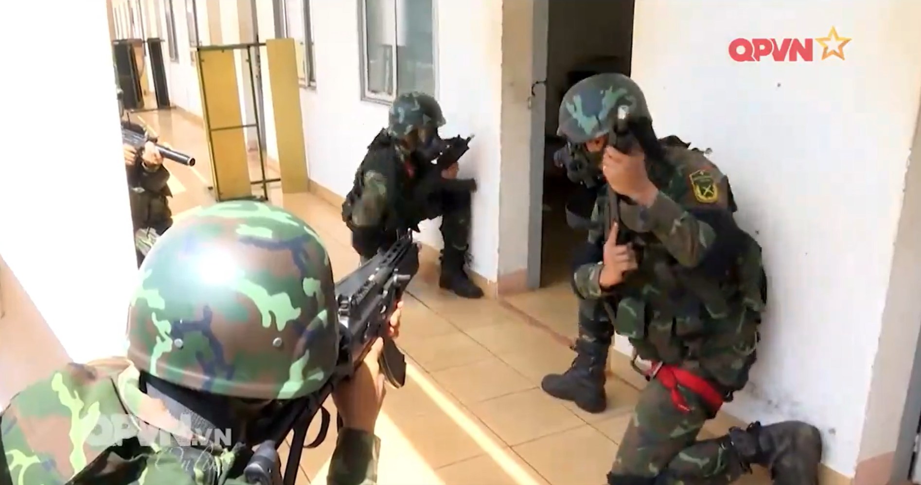 VietDefense - The M18 carbine was spotted with PAVN troops in Hanoi ...