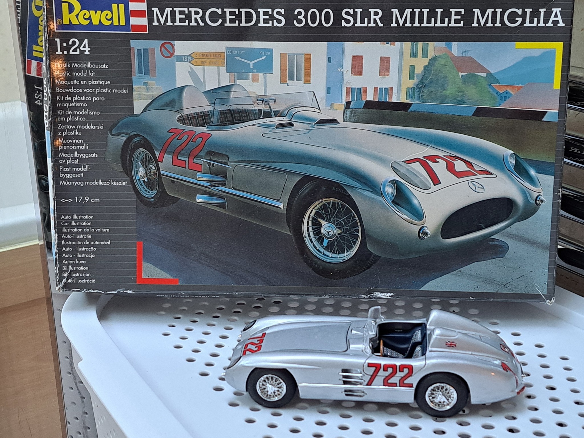Revell 1:24 Mercedes 300 SLR Mille Miglia model kit review