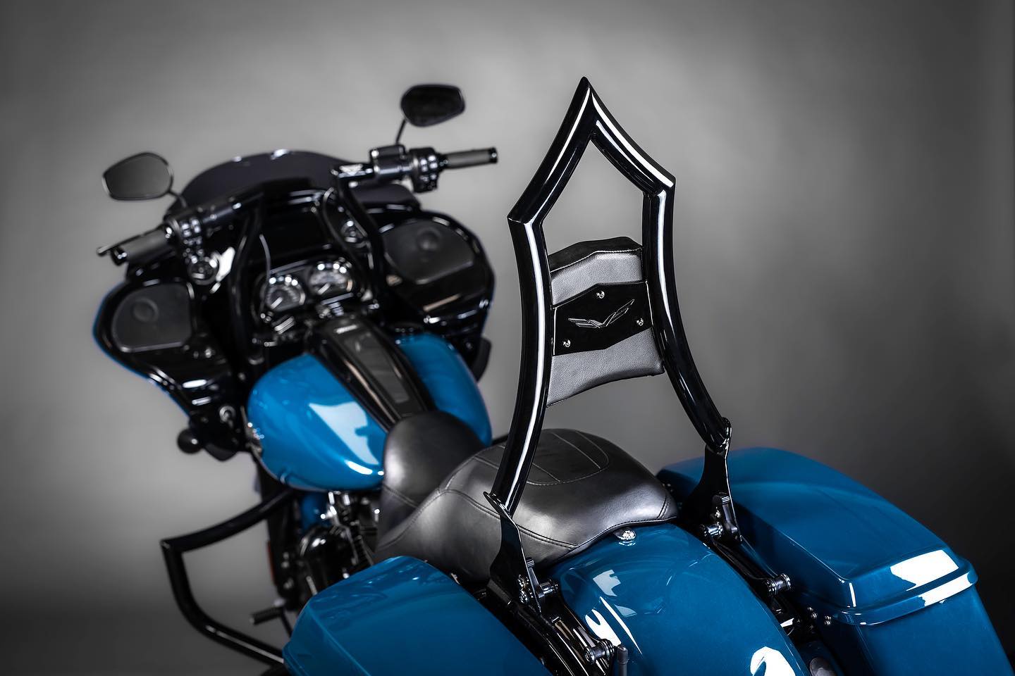 28” Tall Sissy Bar With Passenger Backrest Pad – Fits Harley