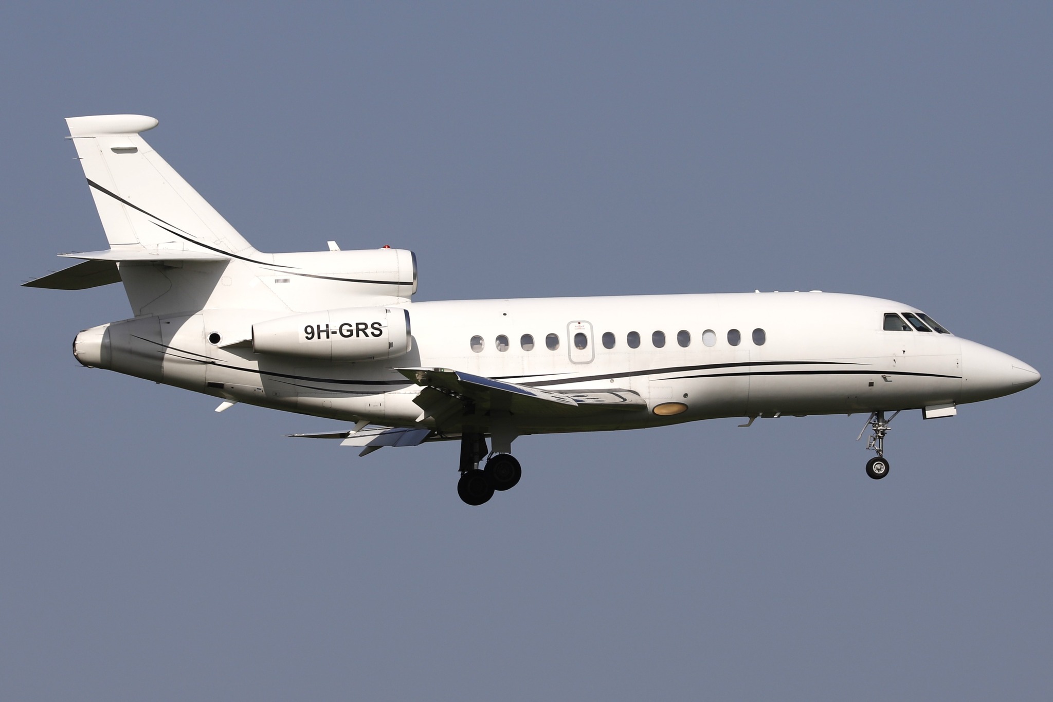 Zürich 11.4.2024, 9H-GRS, Falcon 900B, Harmony Jets