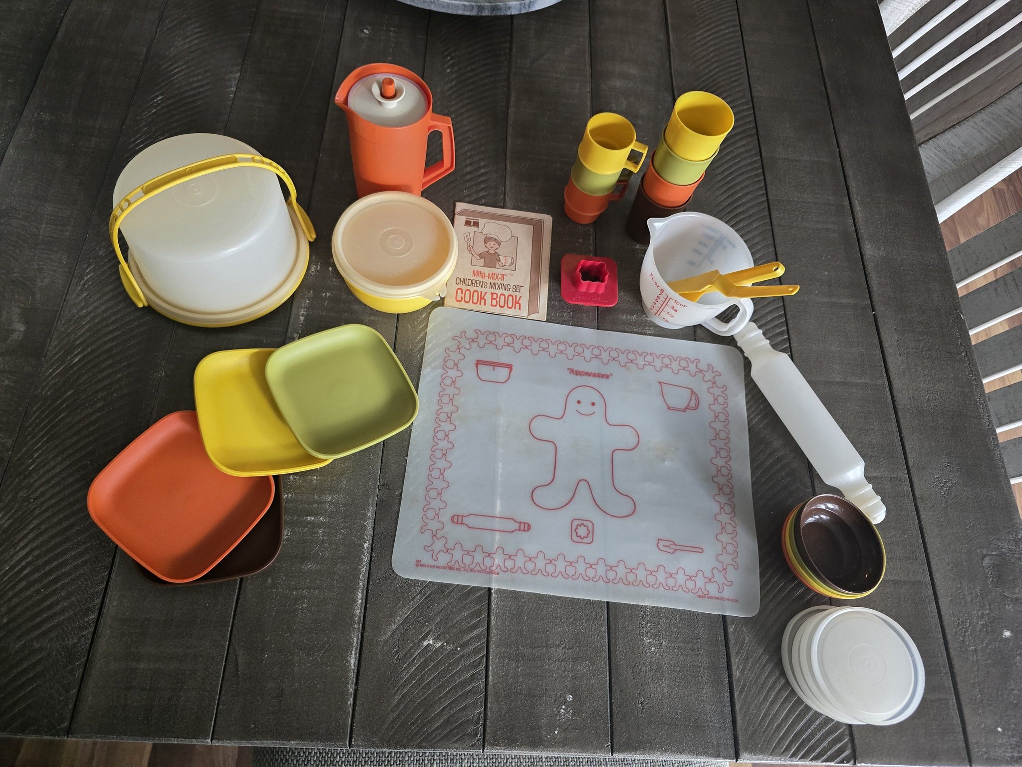 SOLD ❤️ FOR SALE! 1979 TUPPERWARE MINI-SERVE-SET is NEW IN BOX