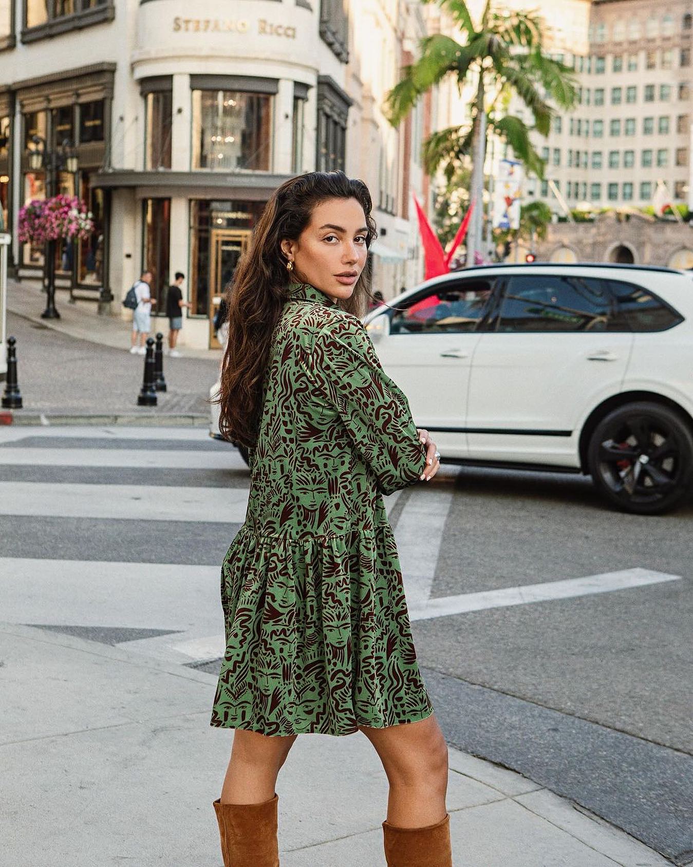 earthy green dress Embracing the hues of autumn with this enchanting and cozy brown details 🍂 Order now 📩 • • • • • #autumnstyle #greenandbrown #seasonalchic#fallfoliage #cozyfashion#natureinspired Gemstone:Diamond