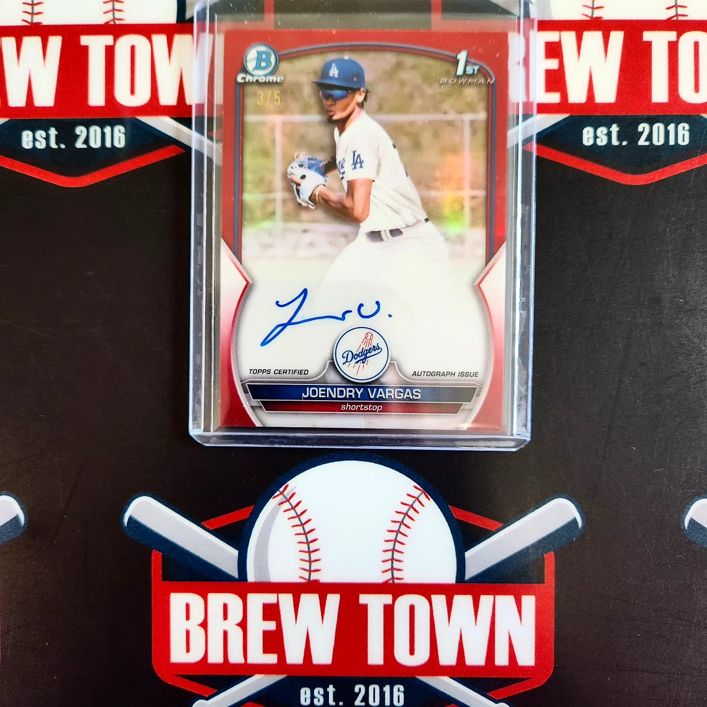 Dodgers fan pulls rare Hyun-Seok Jang auto in Bowman 2025