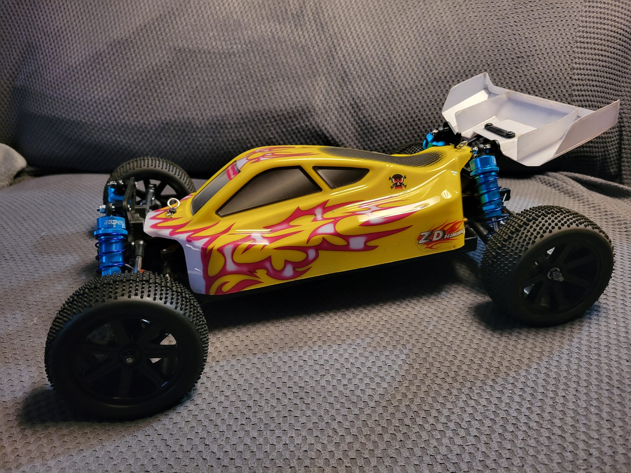 What upgrades and replacements are recommended for a WLtoys 104001