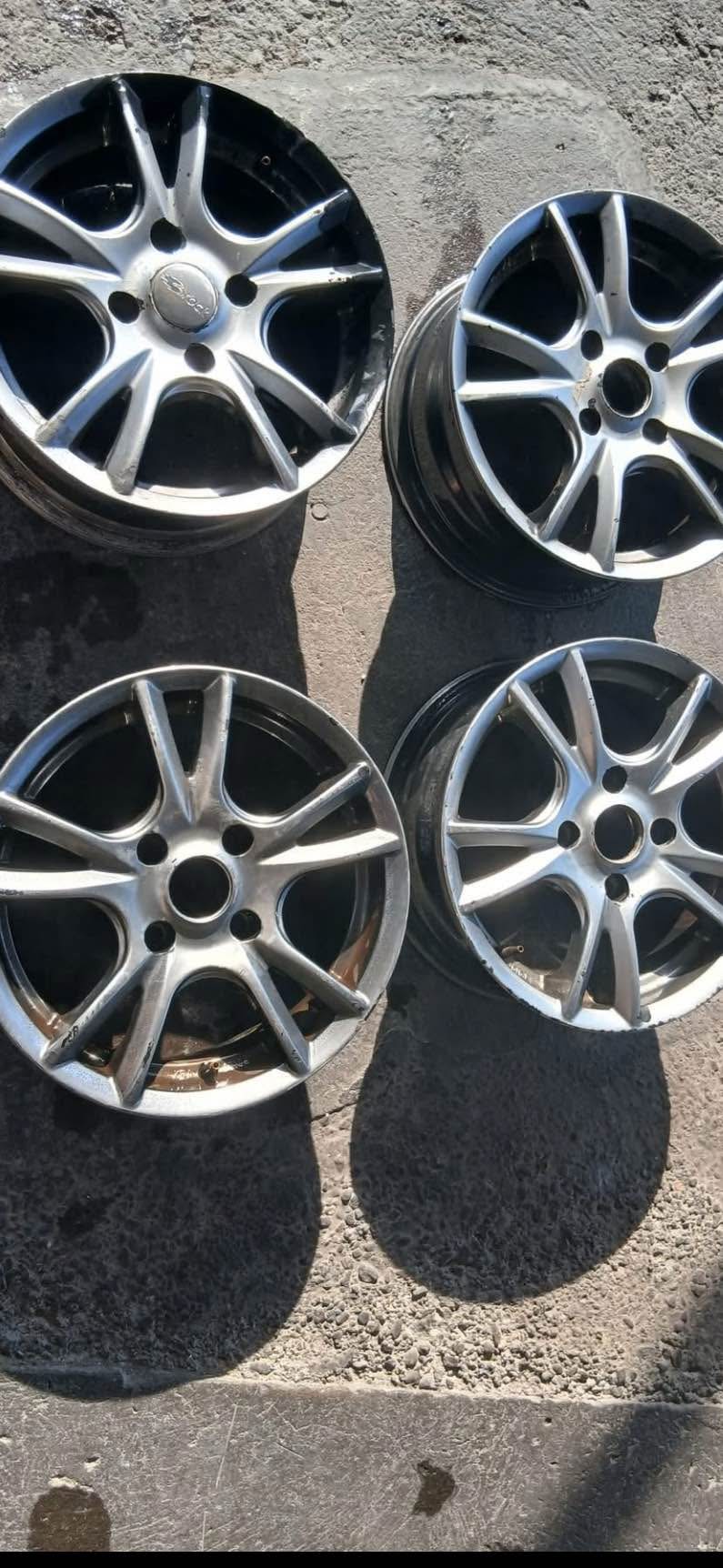 Däck - Car Wheels, Tires & Parts - Skara | Facebook Marketplace | Facebook