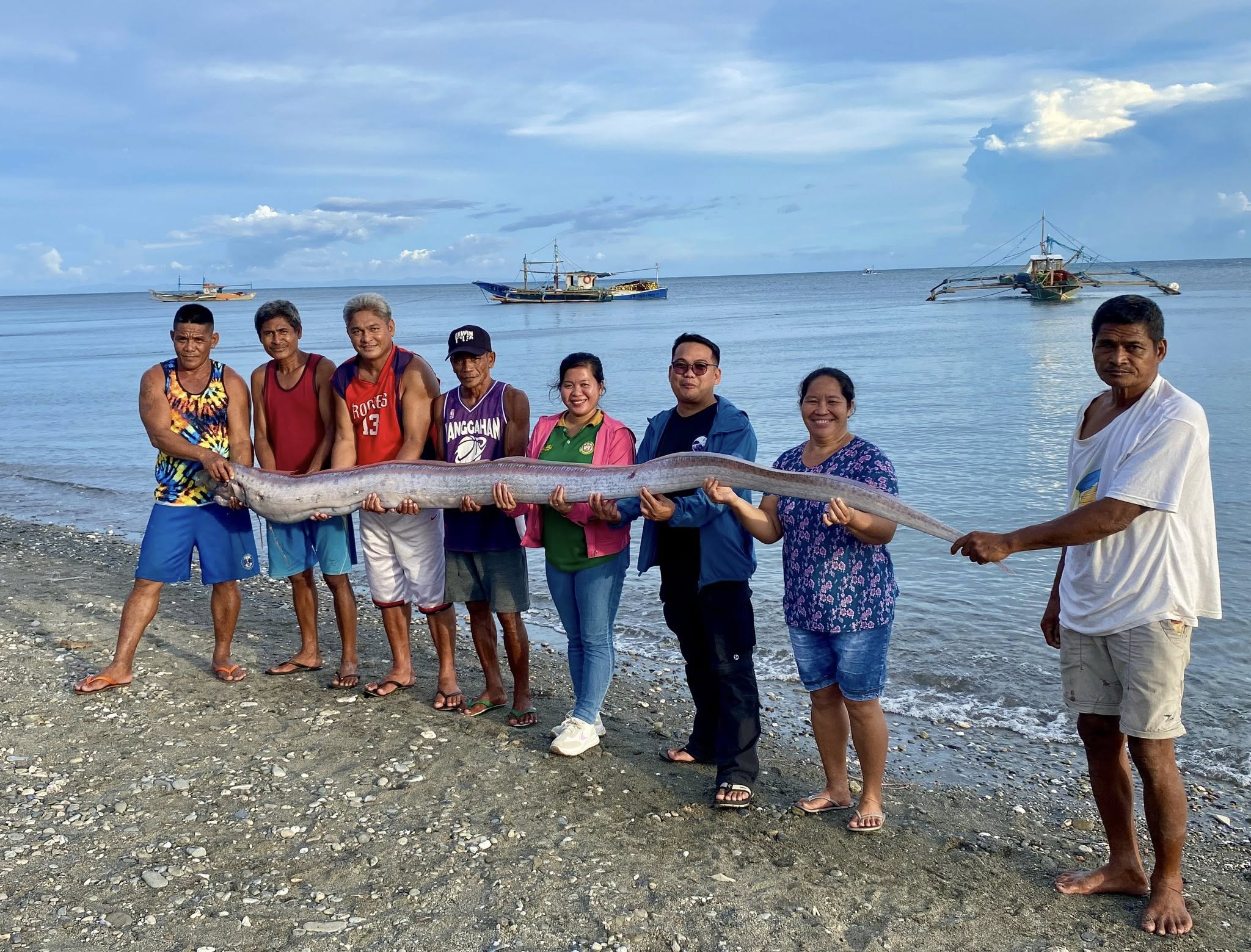 Pilipino - ISANG PATAY NA OARFISH, NATAGPUAN SA ORIENTAL MINDORO Isang ...