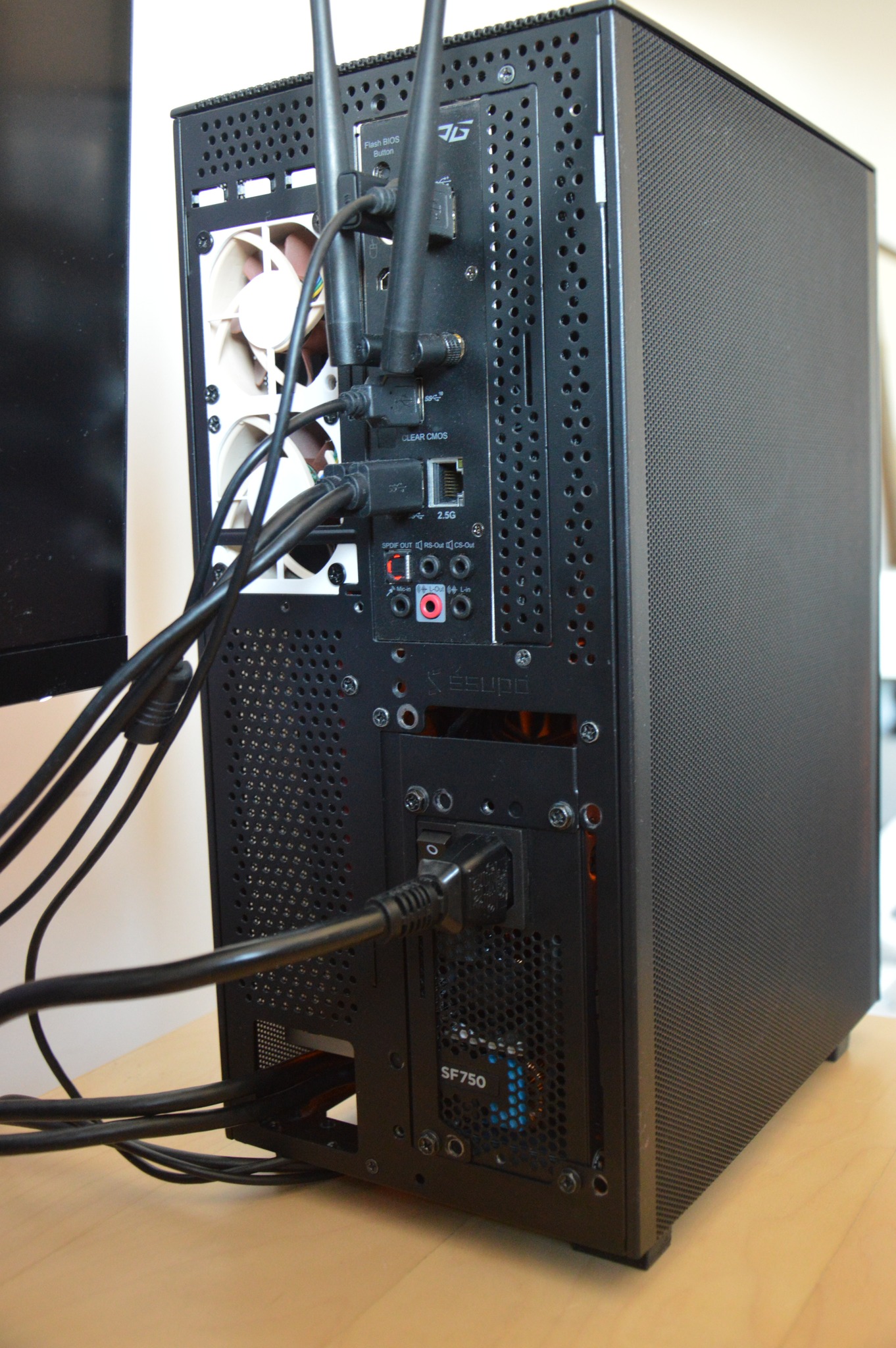 High-End Gaming PC Setup with Intel 14700F and Nvidia 4070TI Super