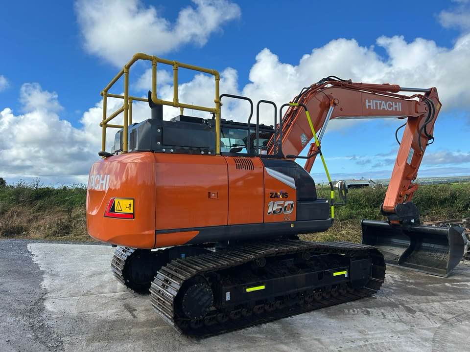 ✓FOR SALE - This beauty is available to go straight to work