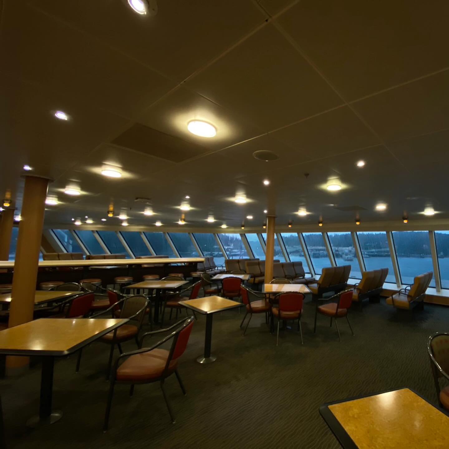 バンクーバーとビクトリアを繋ぐBCフェリー。⛴️ フェリー内の