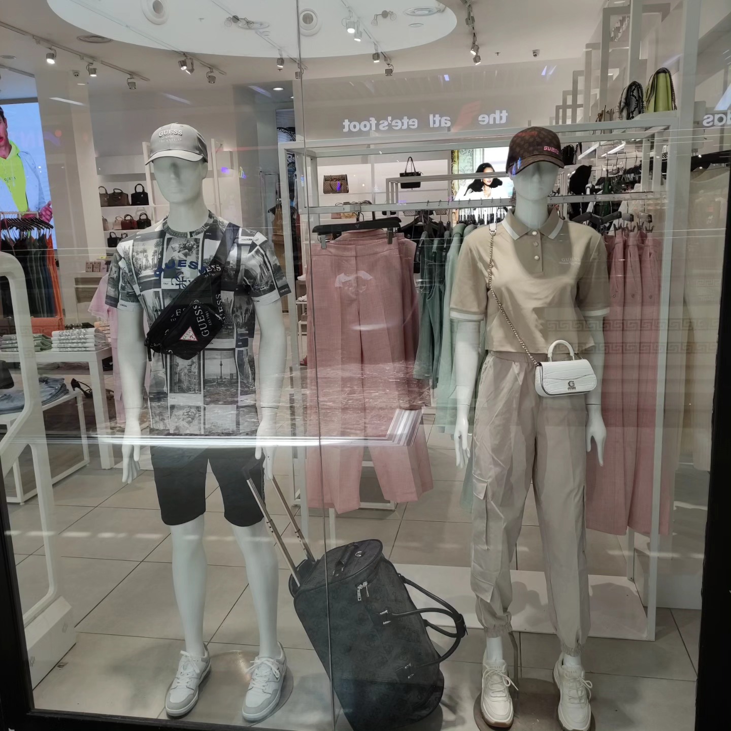 Présentoir Guess Collection - Thème Paris - Occasion En Bon état