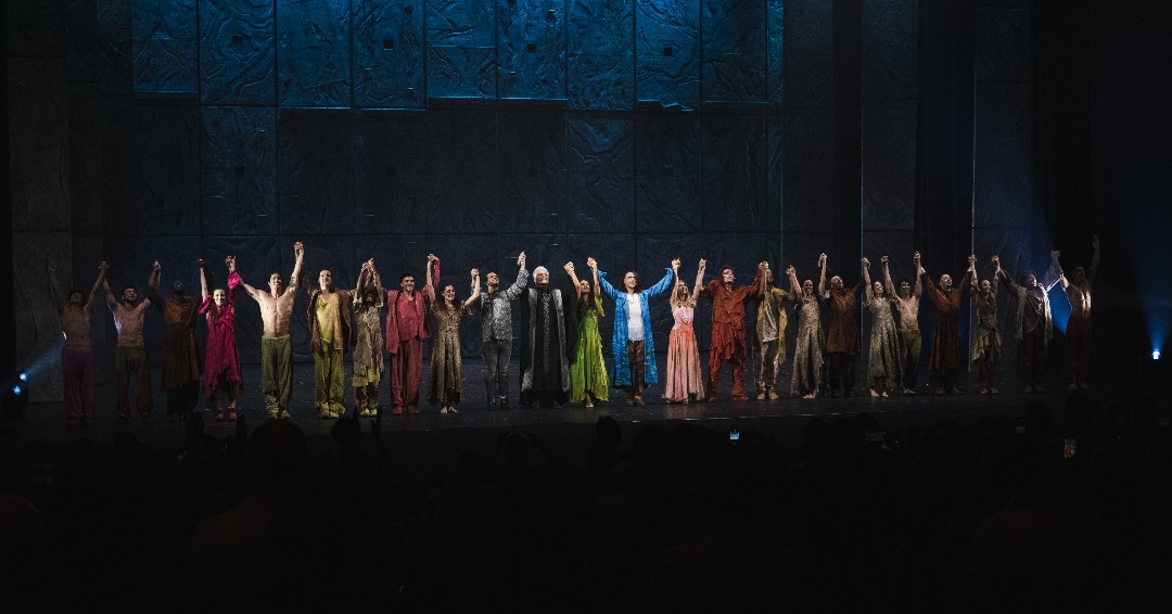 The full cast for this musical spectacular consists of 7 soloists, 5 ...