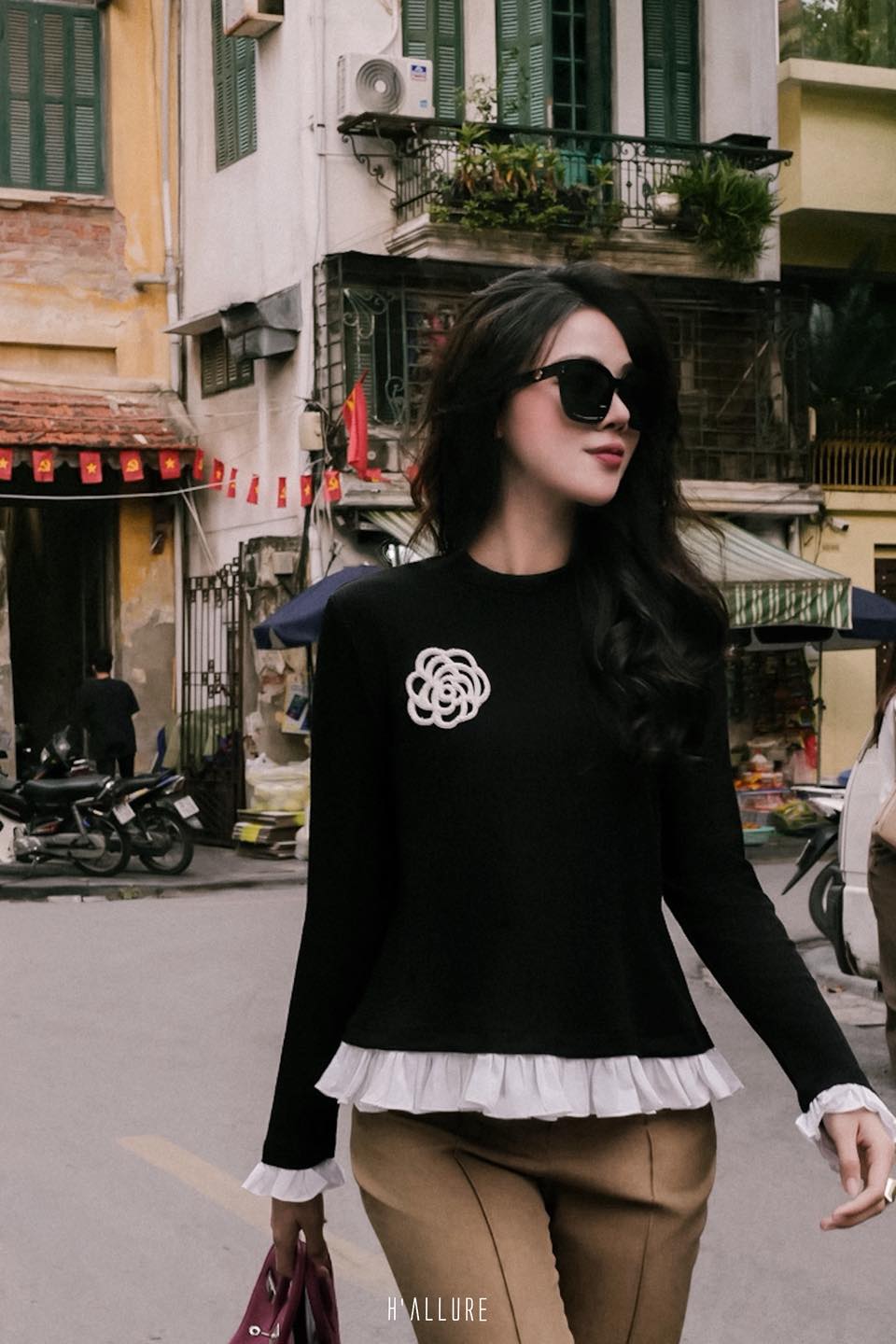 H'allure - 𝐁𝐀𝐂𝐊 𝐈𝐍 𝐒𝐓𝐎𝐂𝐊 Trên những góc phố quen, gió đầu... | Facebook