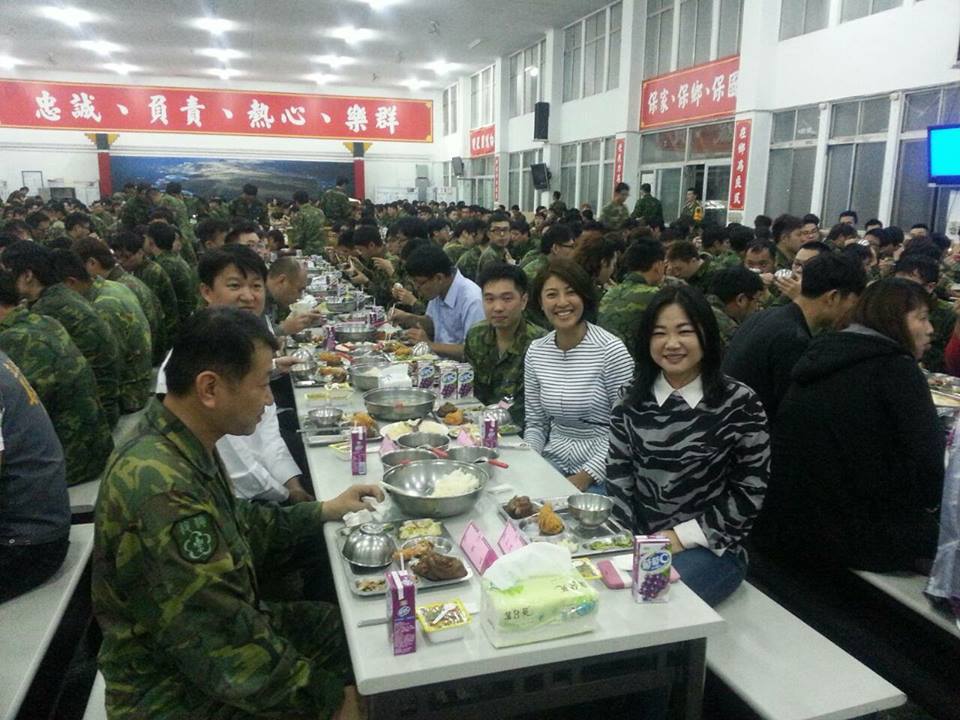 許淑華 關心南投地區教育召集弟兄營區生活 由南投縣後備指揮部指揮官李俊杰及南投憲兵隊隊長潘誌宏陪同 和馬文君立委一 Facebook