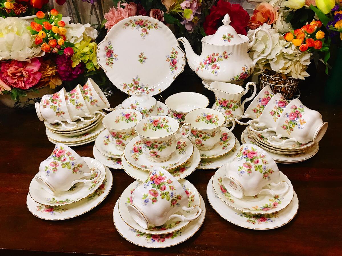 Royal Albert Moss Rose dinner set for 12