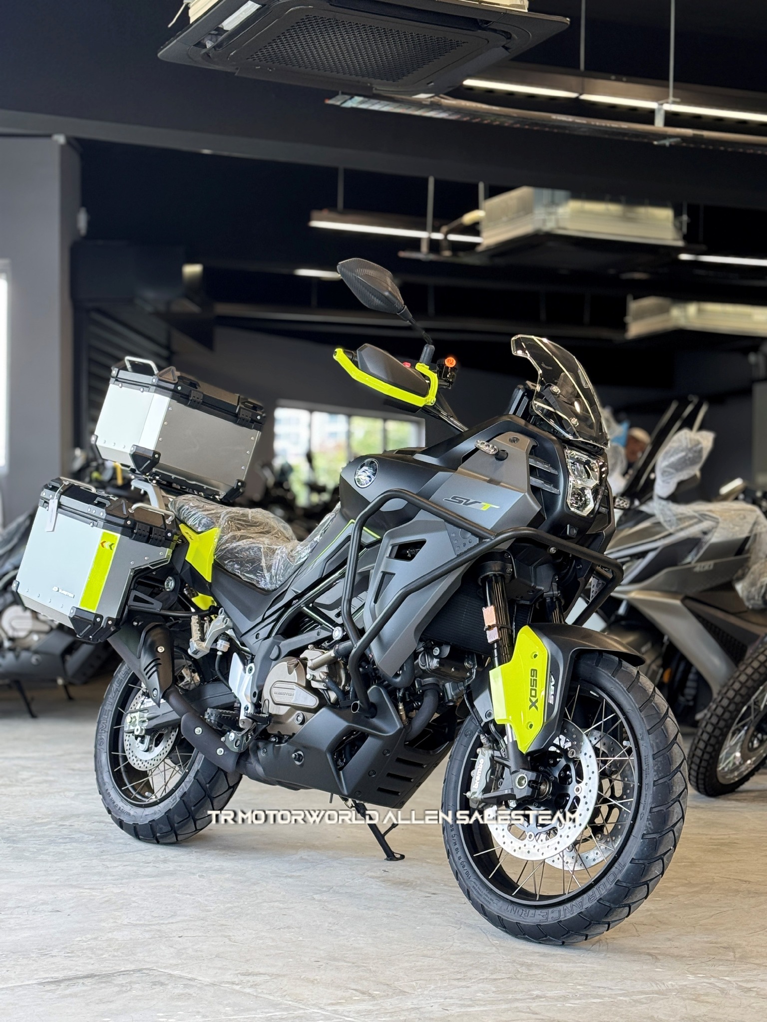 NEW QJMOTOR SVT650X >>>