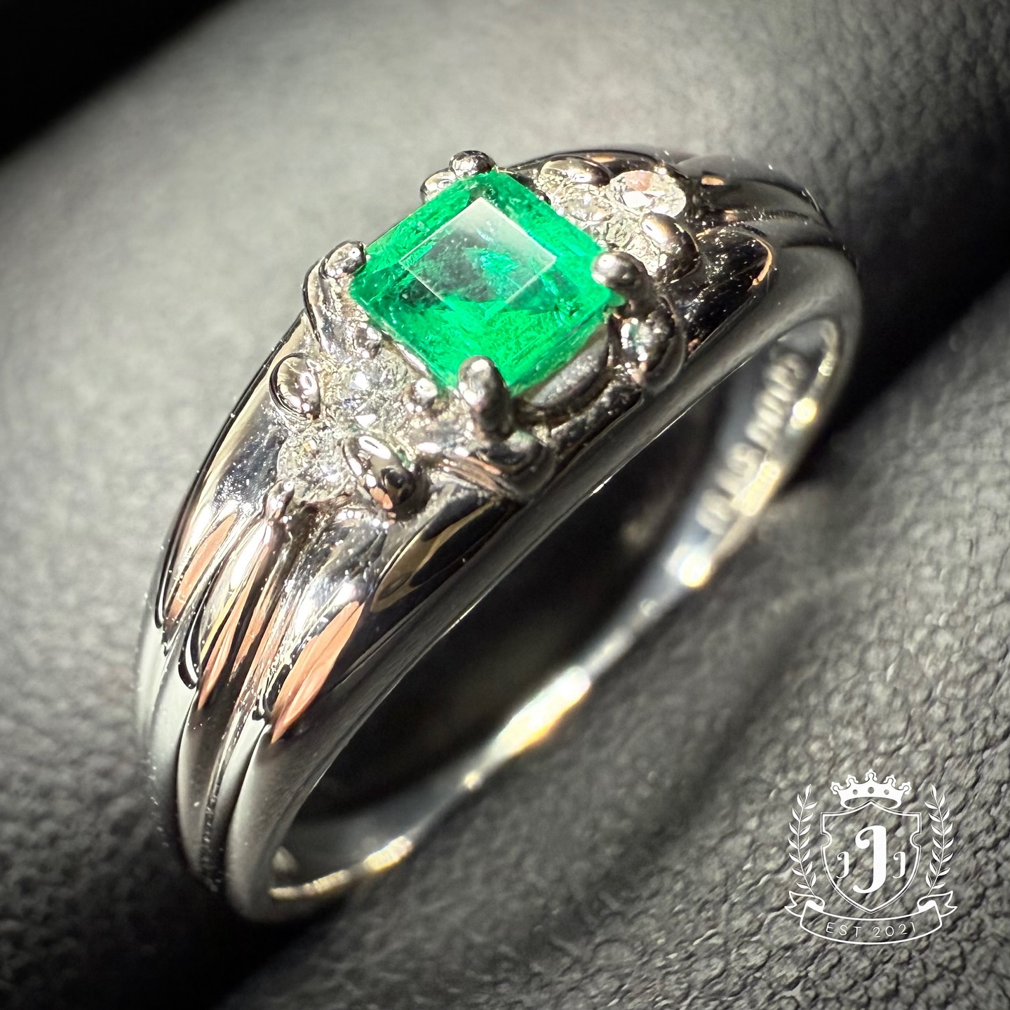 Murayta Onhand Subasta! Platinum Emerald Ring with Accent Diamonds 