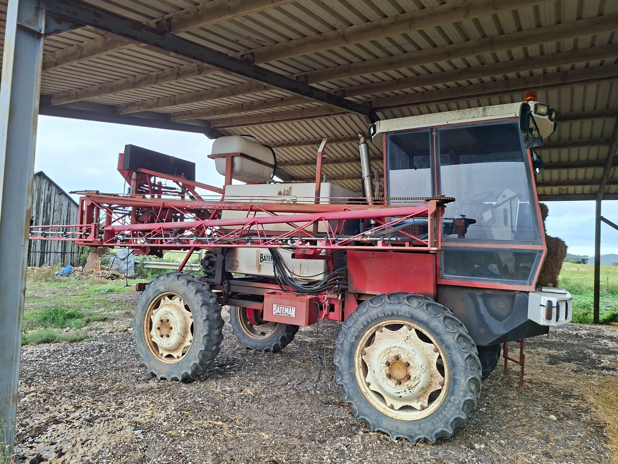 Will - LOT 401 - (90) Bateman hi-lo self-propelled 24m sprayer, De ...