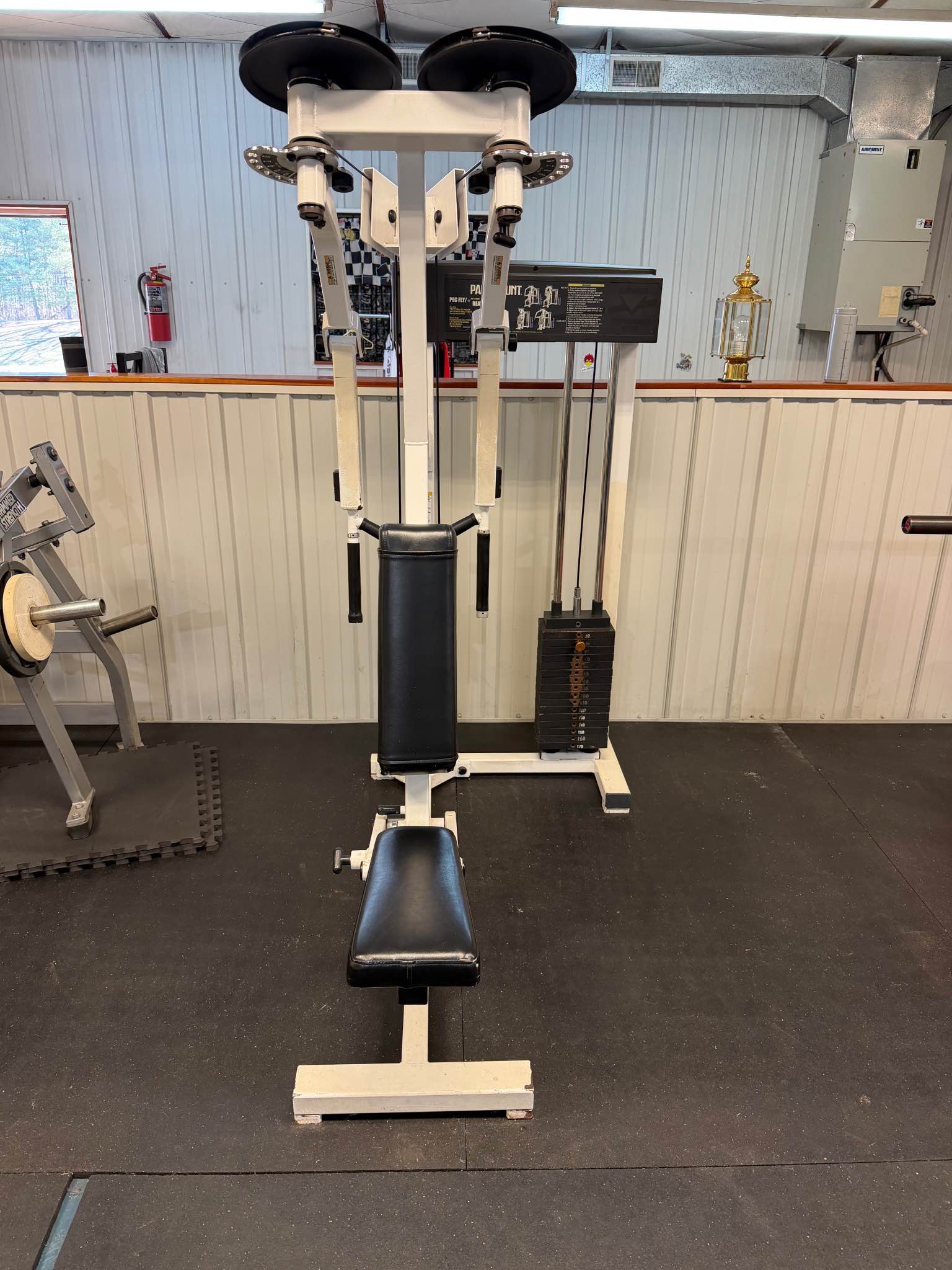 Paramount Chest Fly Machine - Weight Lifting Machines & Racks - Moro ...