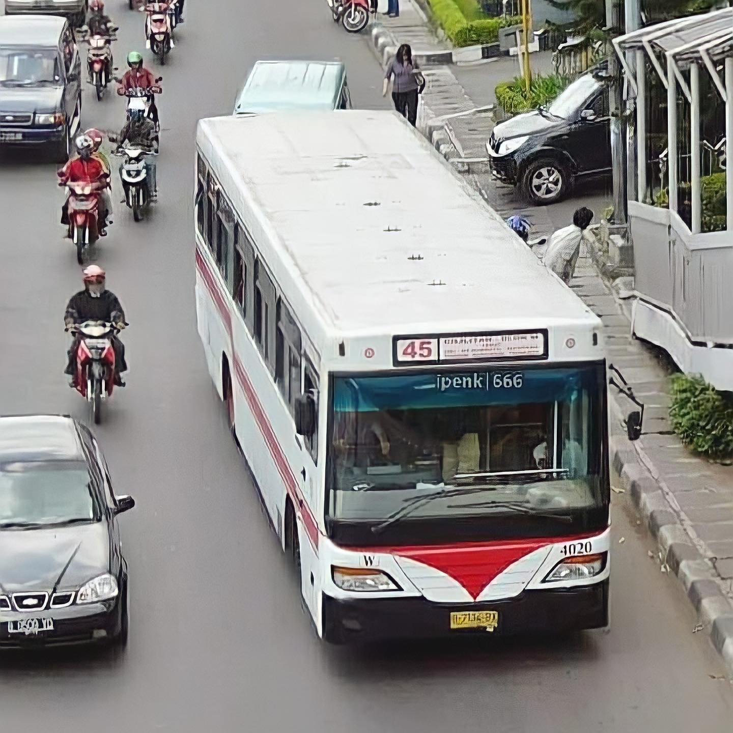 DAMRI - Hai Masyarakat Jabodetabek, Kamis adalah waktunya untuk # ...