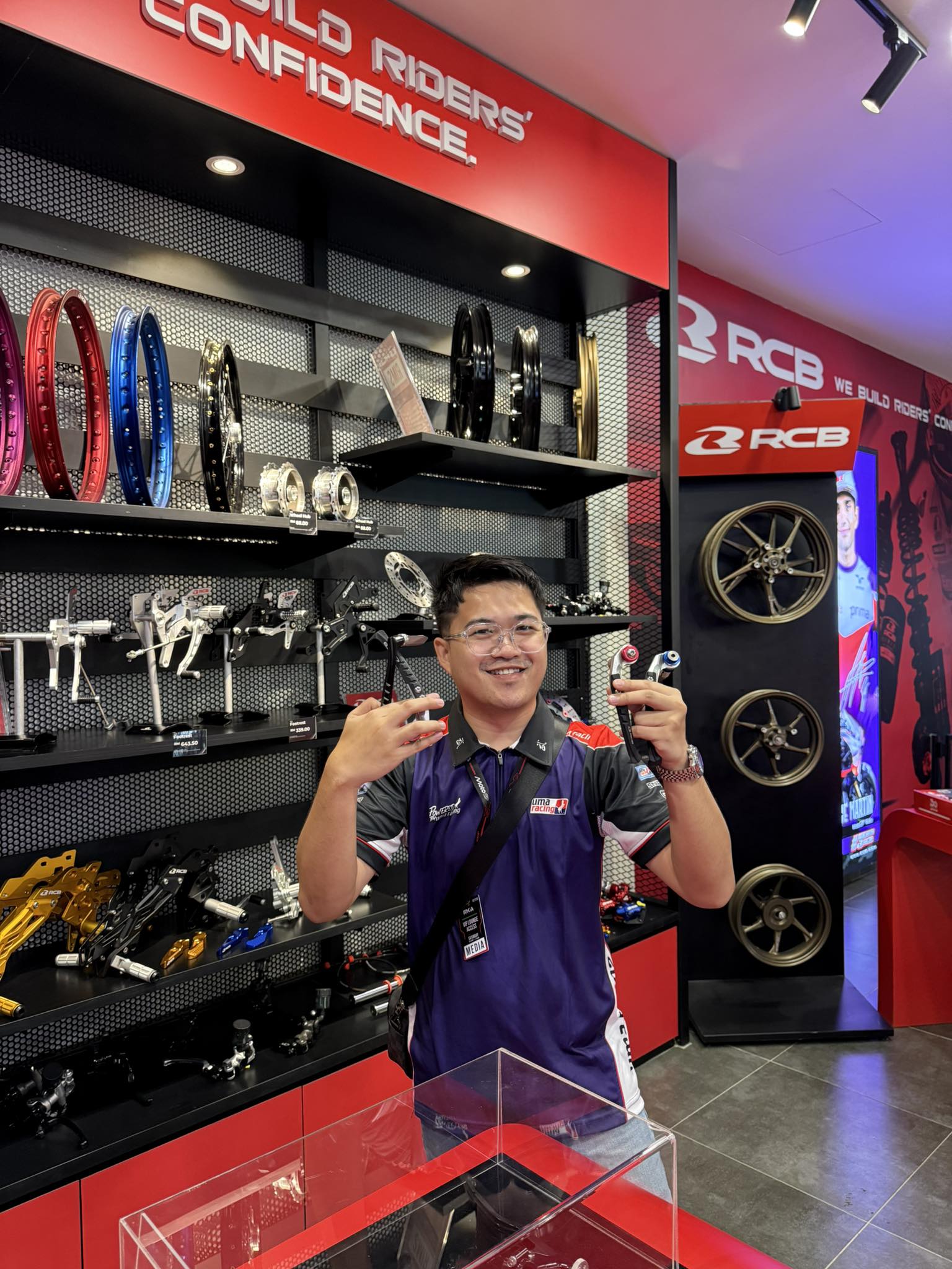 Unfinished - Eto ba yung hinahanap niyo na lever guard? Nakakalat lang ...