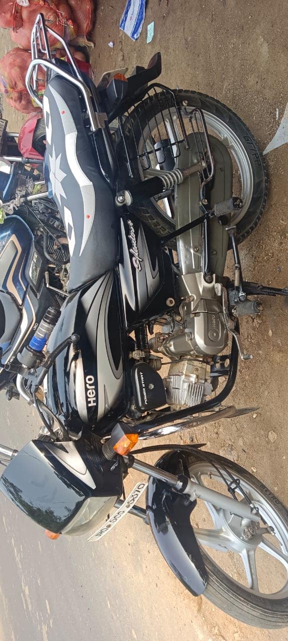 Hero splendor plus Bs4 || 4 year age ||showroom condition || West ...