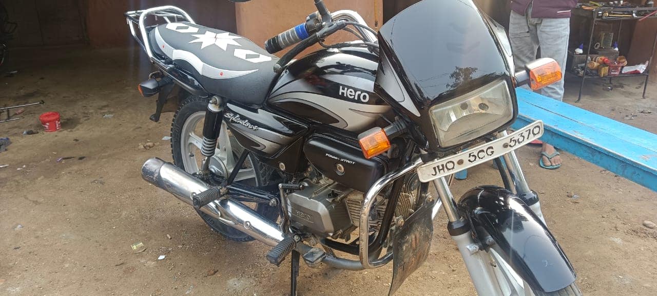 Hero splendor plus Bs4 || 4 year age ||showroom condition || West ...