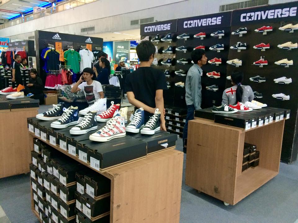Zeer Rangsit - Sport World Grand Sale จำหน่ายอุปกรณ์กีฬา... | Facebook