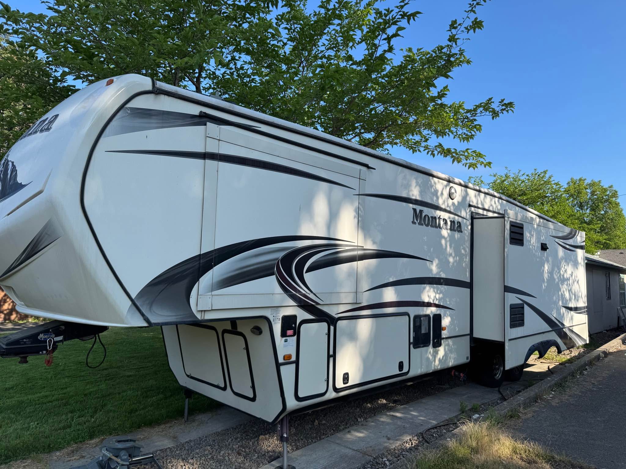 Montana 3610 RL 2014 - RVs & Campers - Medford, Oregon | Facebook ...