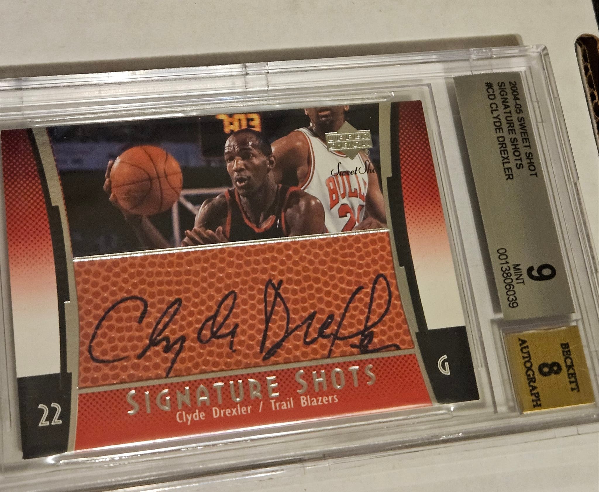 Clyde Drexler autograph for sports card collection