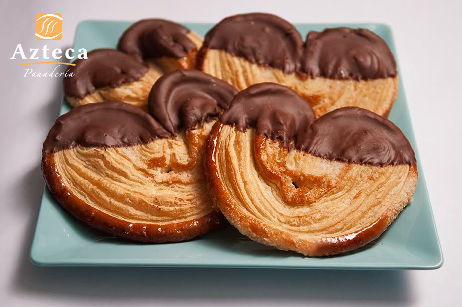 Días nublados = Pan dulce de Panadería... - Panaderia Azteca