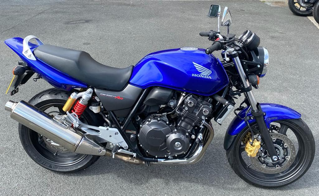 Honda CB400 Super Four with new project blaster screen