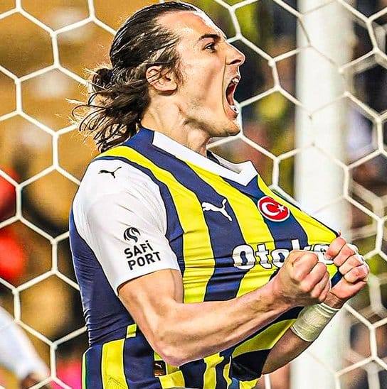 Baroni'nin Galatasaray nefretine bakın maç biter bitmez formayı giyip ...