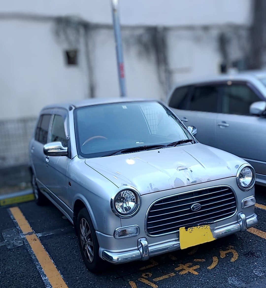 絶対に昭和のダイハツ・ミラ発見。けっこう素敵！