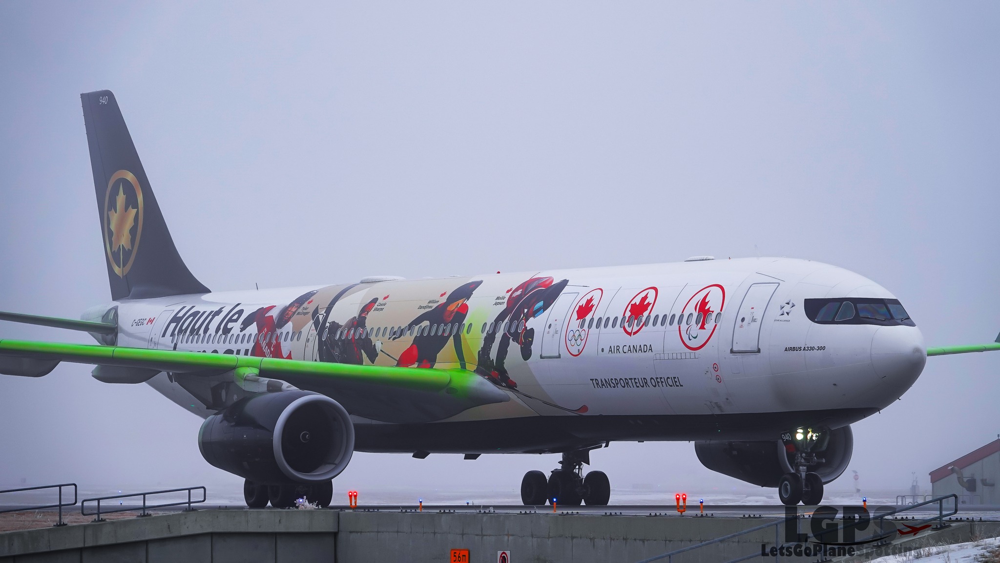 Air Canada Airbus A330-300 Fly the Flag arrives in foggy weather