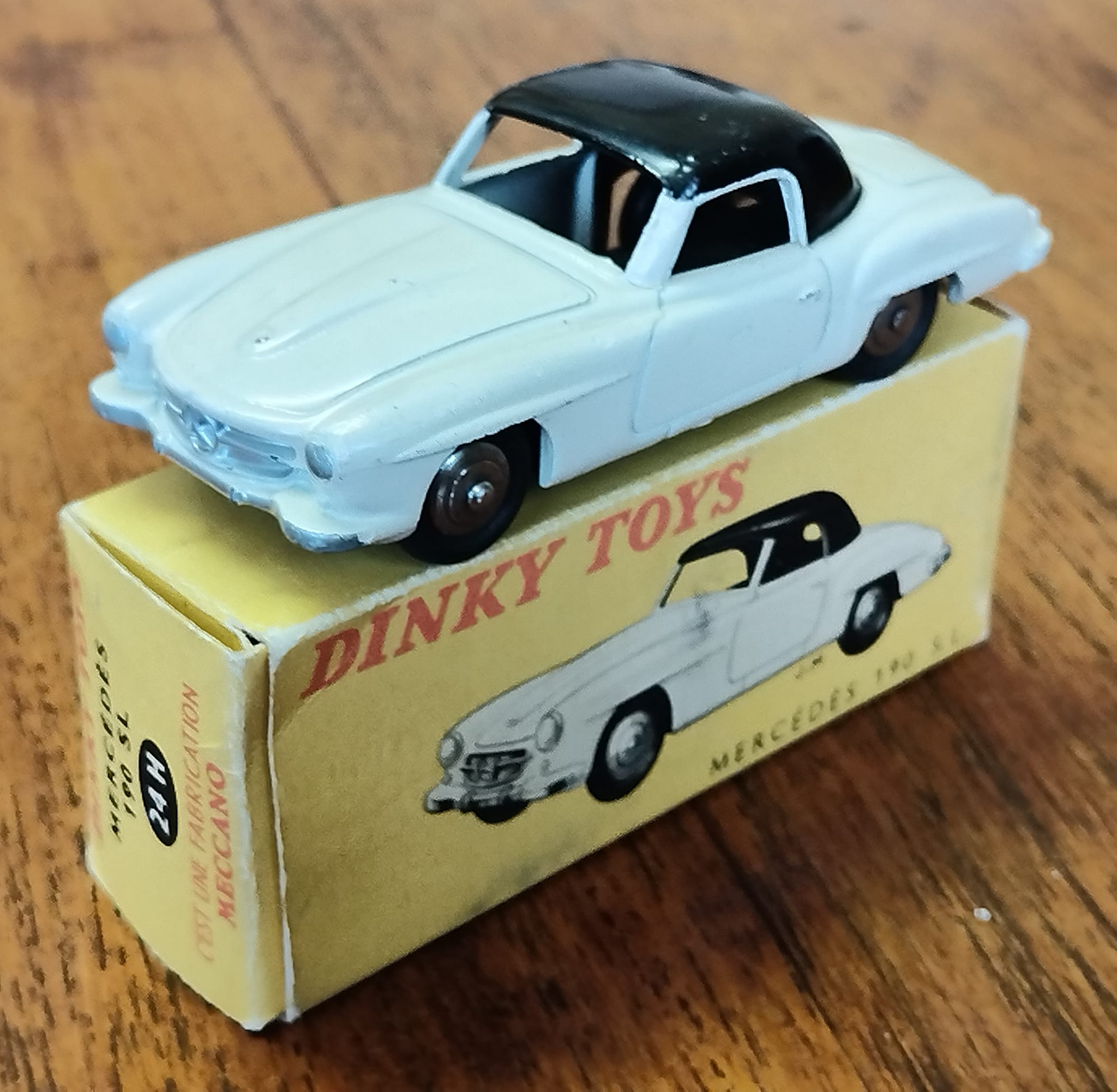 French Dinky Toys. Mercedes Benz 190 SL.