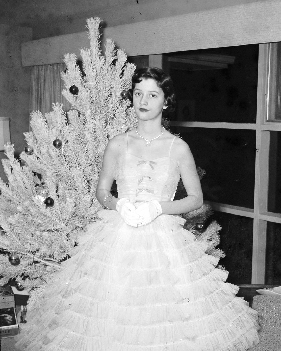 40s christmas dress A family gathered together for dinner. They are wearing lovely fashions and hats! There was no date so I think this is from the 1940's vintage christmas dress Wholesale Southern Country cowgirl festival-edit Size:XXL(44)