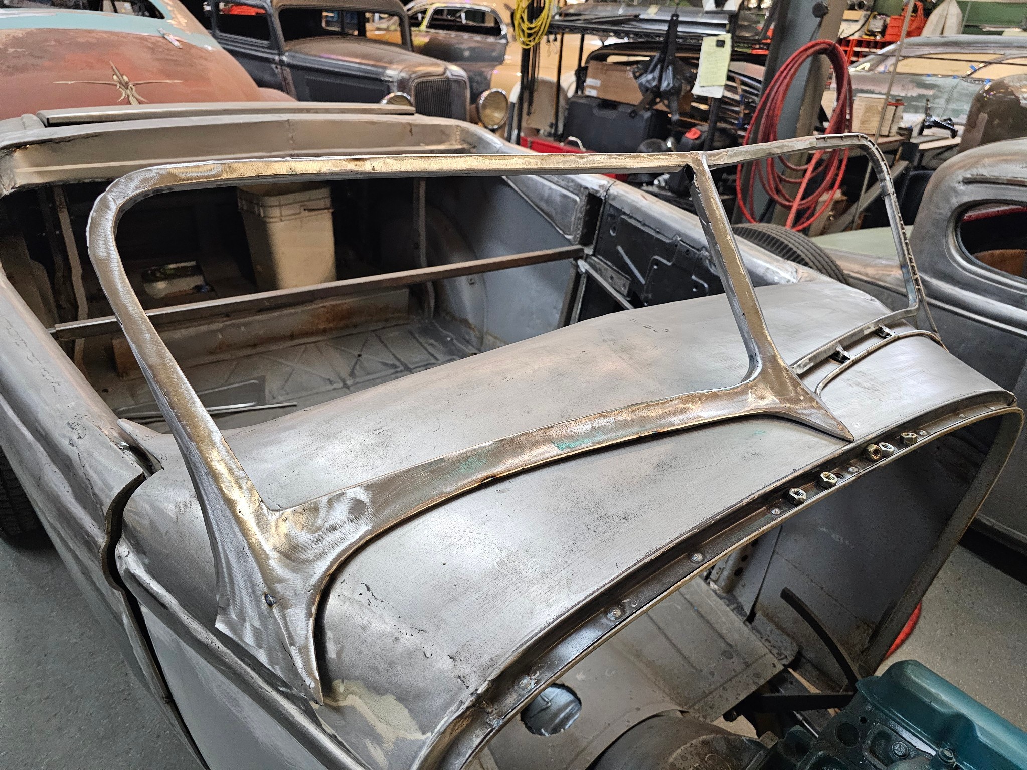 Voodoo Larry Kustoms' 32 roadster build progress