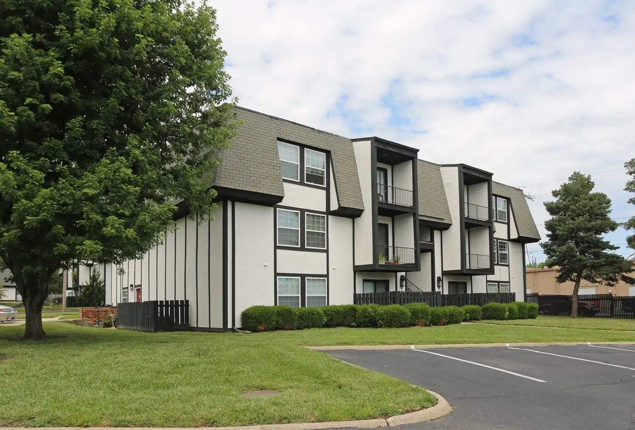 🏢 Now Leasing – Huntley Ridge... - Westport Residential | Facebook