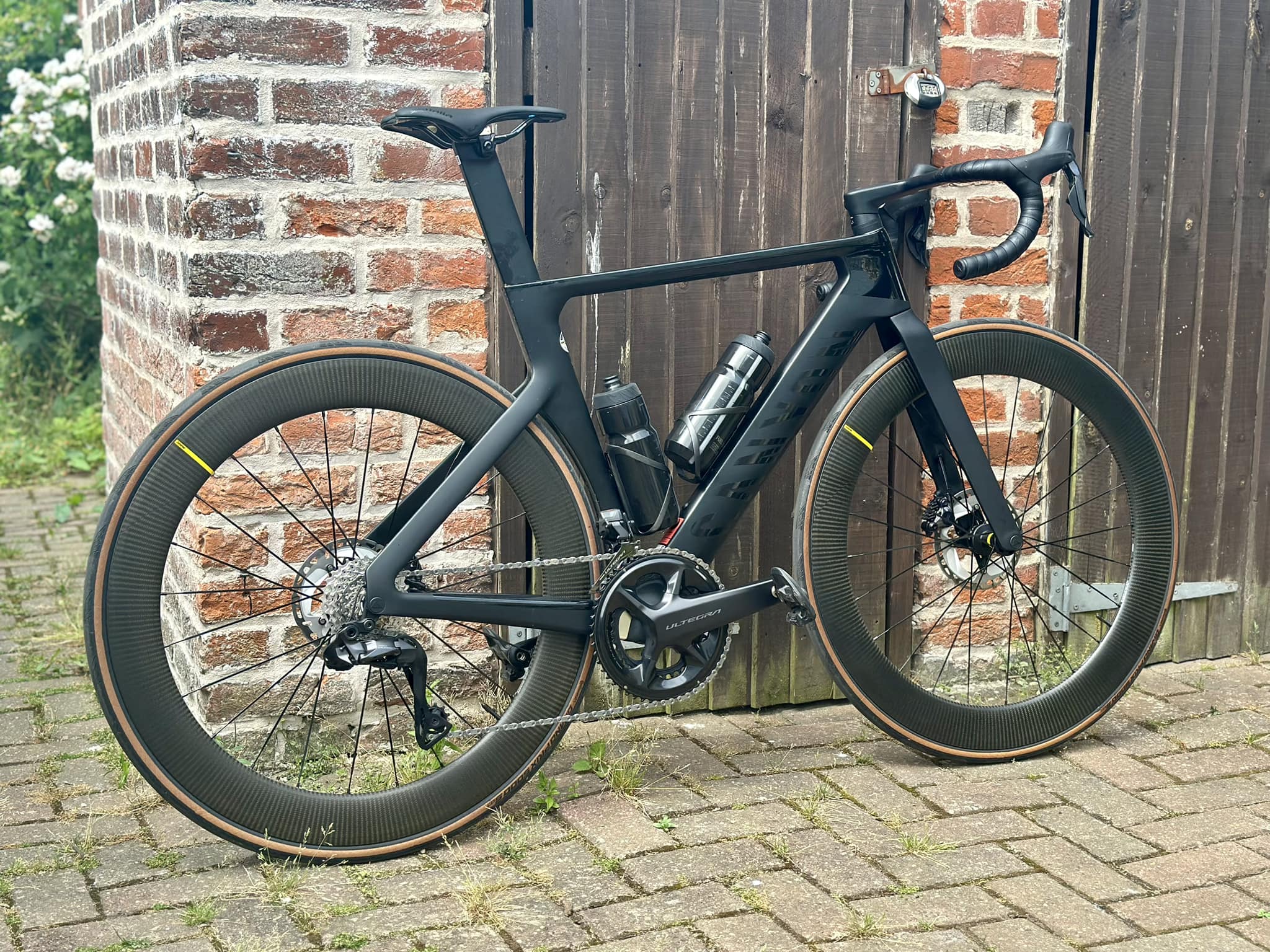 Canyon CF SLX 8 Di2 bike review: responsive and fast