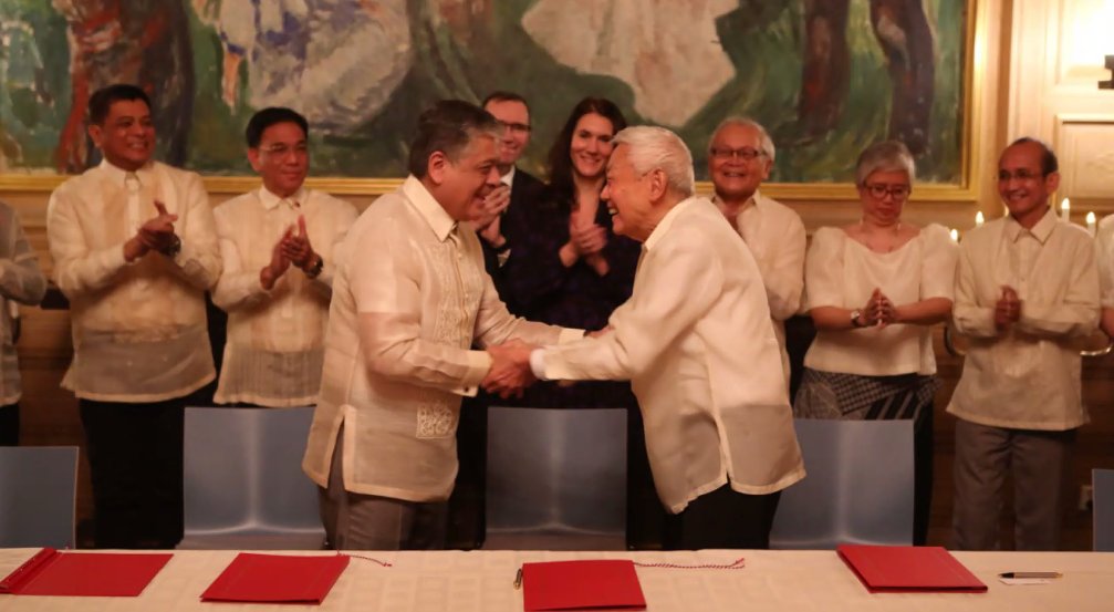 Rappler - LOOK: The signing of the joint statement between...